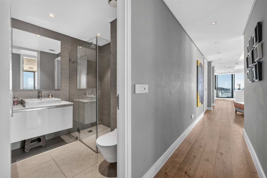 3 Bedroom Property for Sale in Green Point Western Cape
